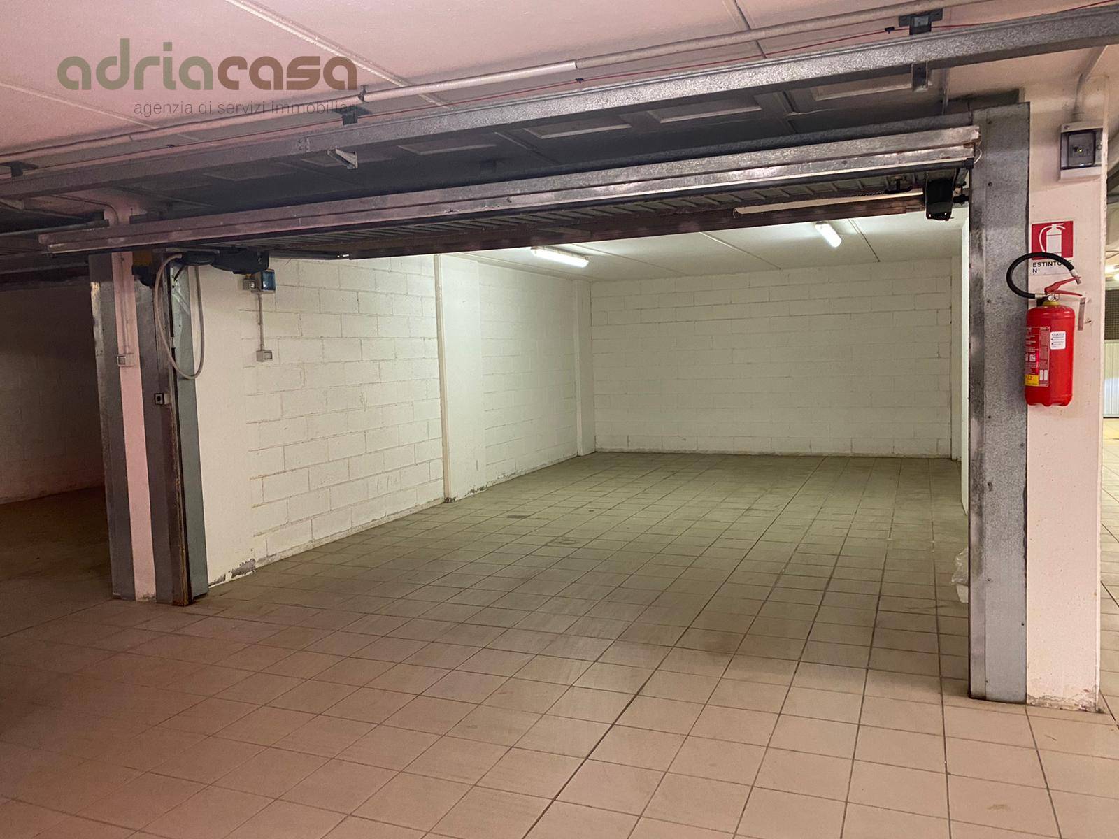 Box o garage in affitto a Riccione