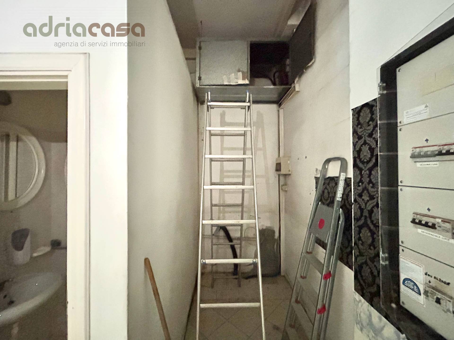 Locale commerciale in affitto a Riccione