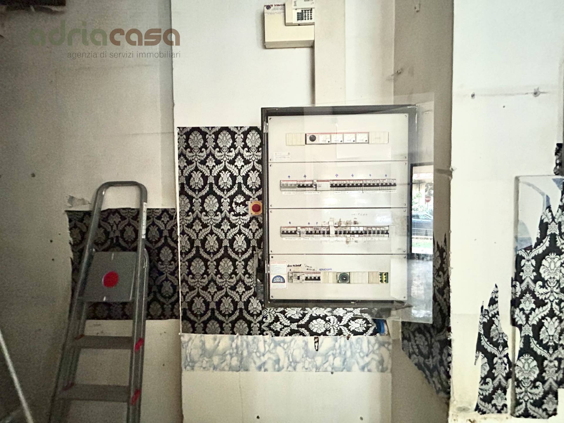 Locale commerciale in affitto a Riccione