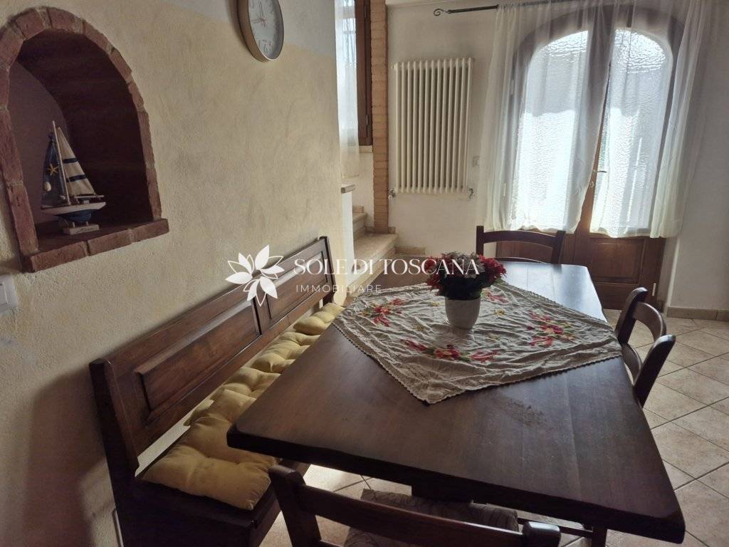 Casa semi indipendente in vendita a Sinalunga