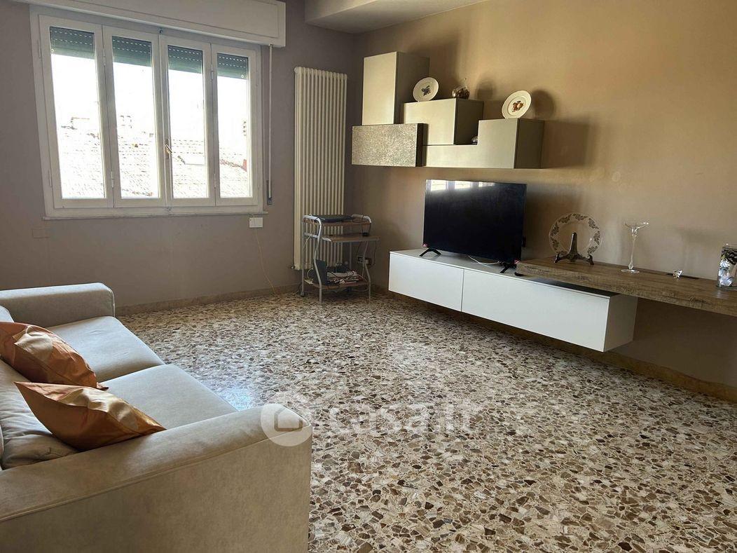 Trilocale ristrutturato, Pisa san marco