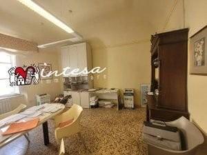 Trilocale da ristrutturare, Pisa borghetto