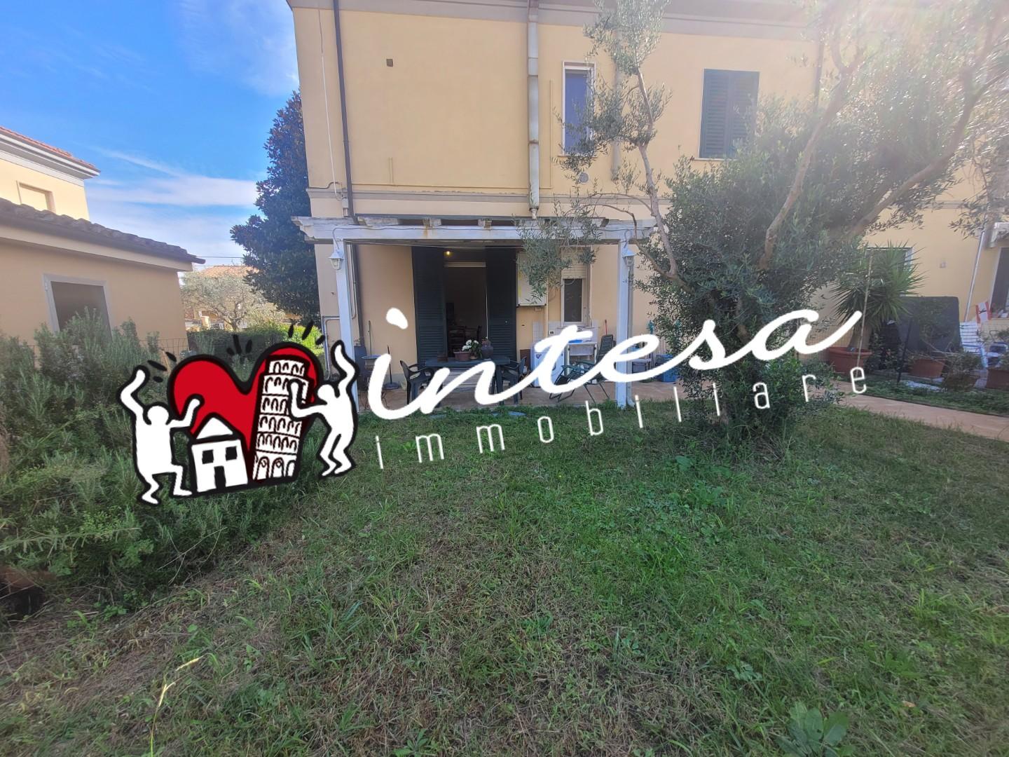 Villa Quadrifamiliari con giardino, Pisa ingegneria
