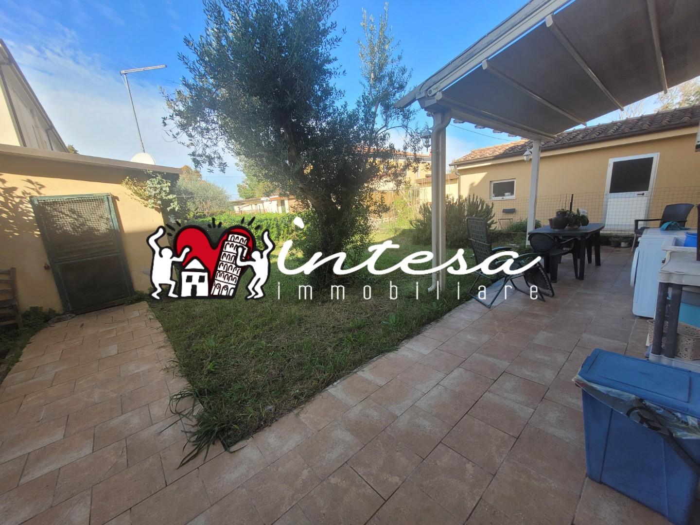 Villa Quadrifamiliari con giardino, Pisa ingegneria