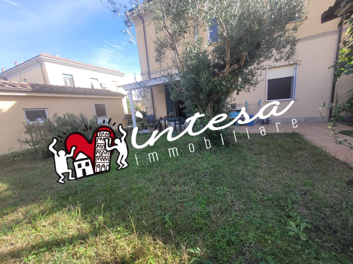 Villa Quadrifamiliari con giardino, Pisa ingegneria