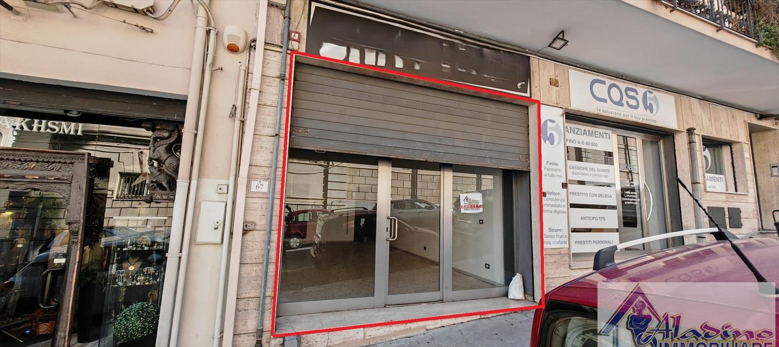 Locale commerciale in vendita in via osanna, Reggio Calabria