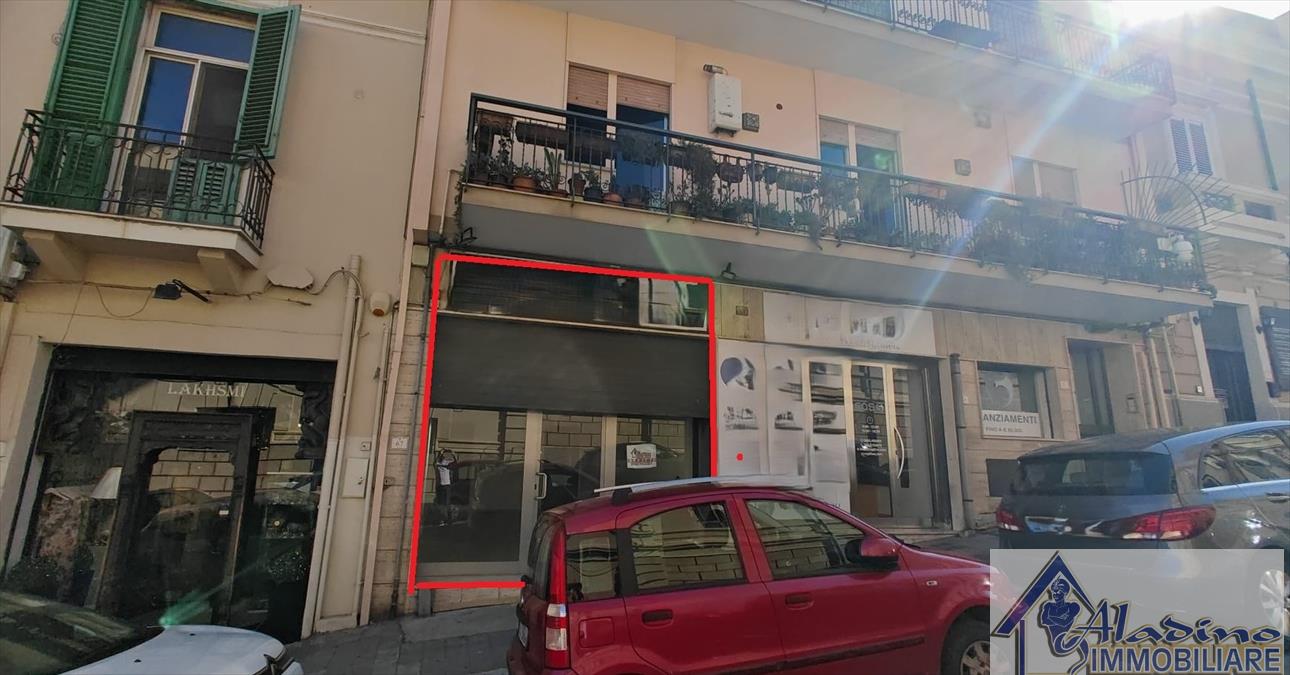 Locale commerciale in vendita in via osanna, Reggio Calabria