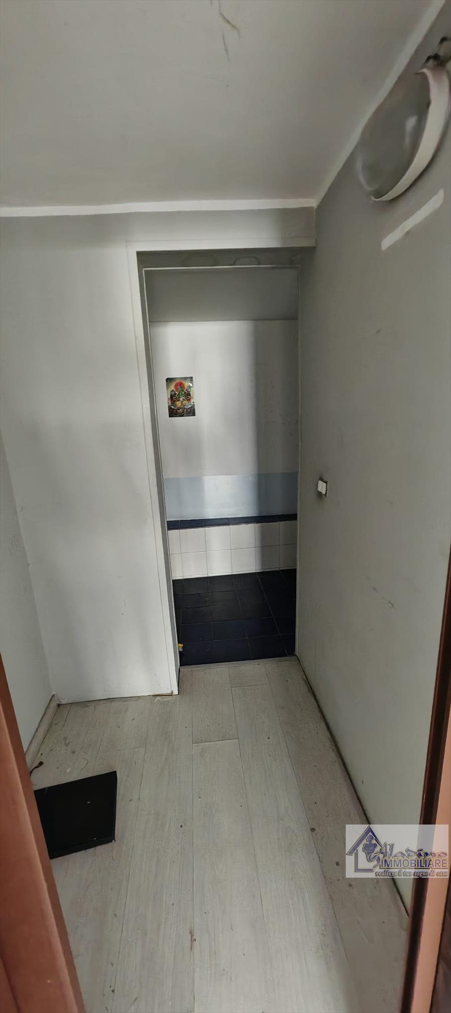 Locale commerciale in vendita in via osanna, Reggio Calabria