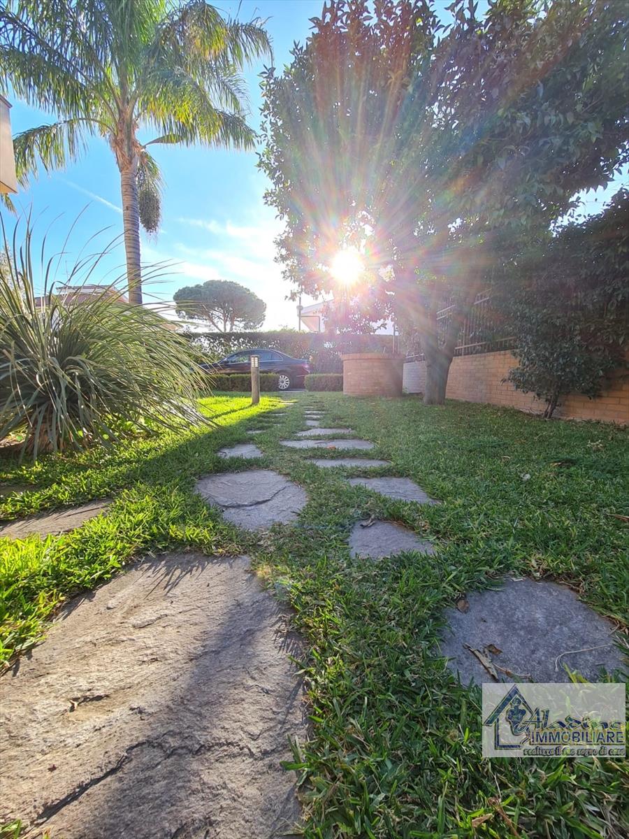 Villa con giardino in via ravagnese, Reggio Calabria