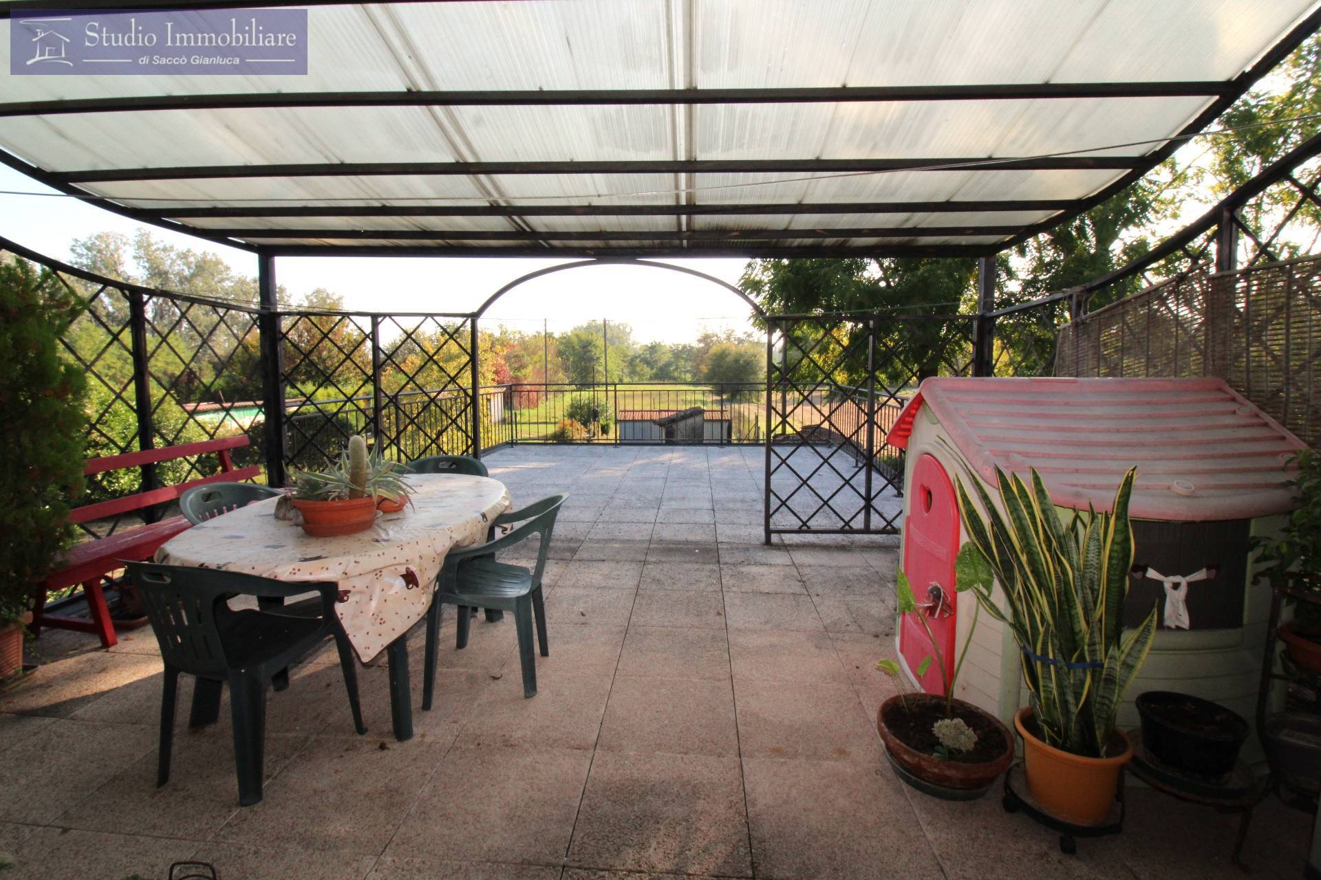 Rustico / casale in vendita a Bressana Bottarone