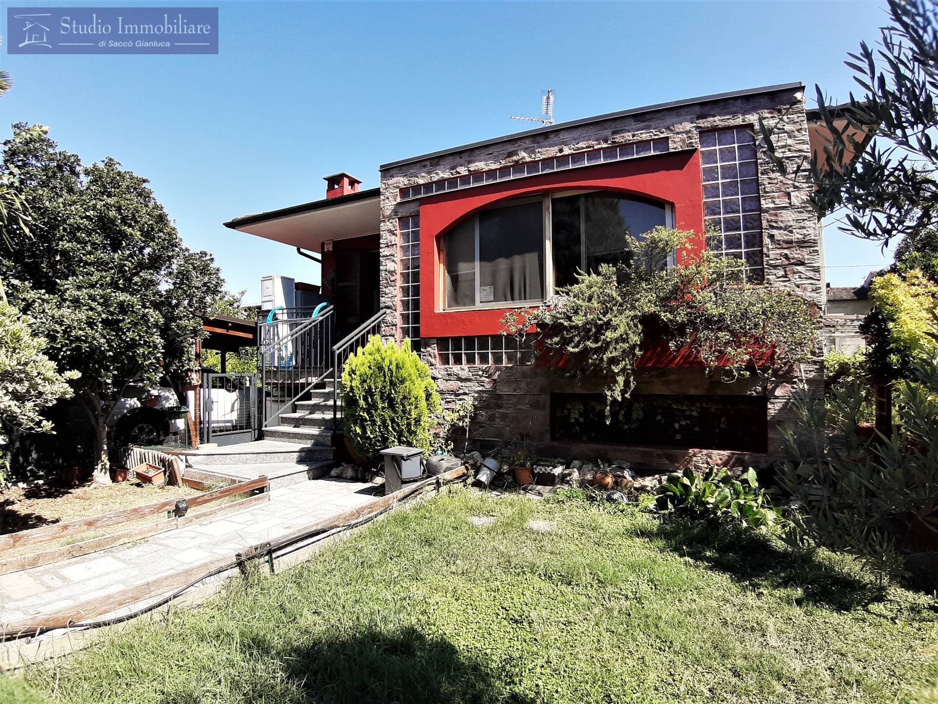 Villa in vendita a Casteggio