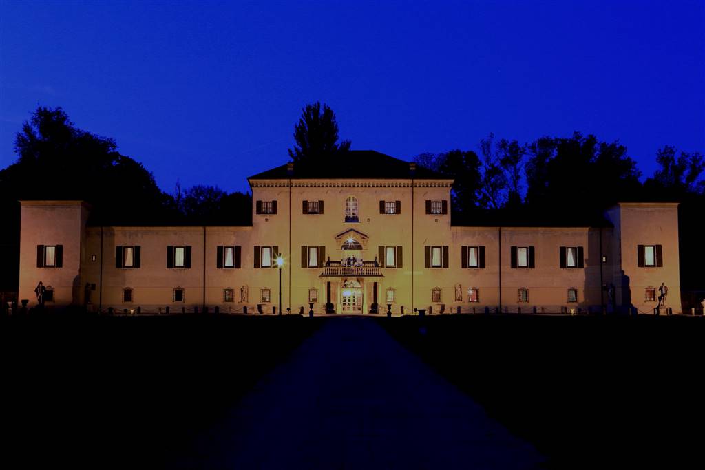 Villa ristrutturato a Reggiolo - 01, Foto