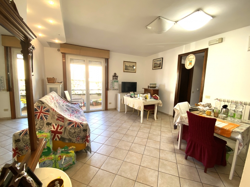 Trilocale con terrazzi a Montecatini-Terme