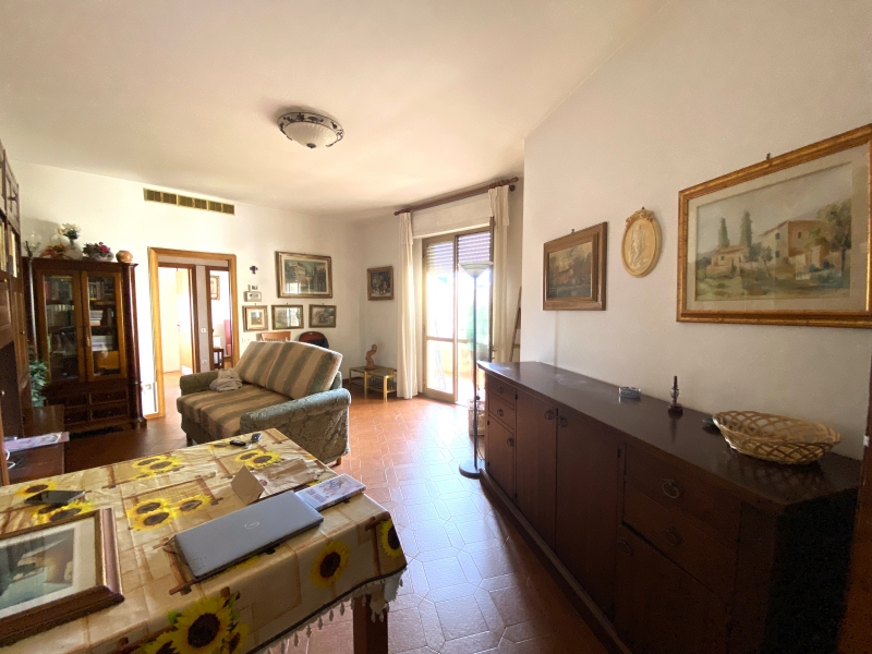 Trilocale con terrazzo a Montecatini-Terme