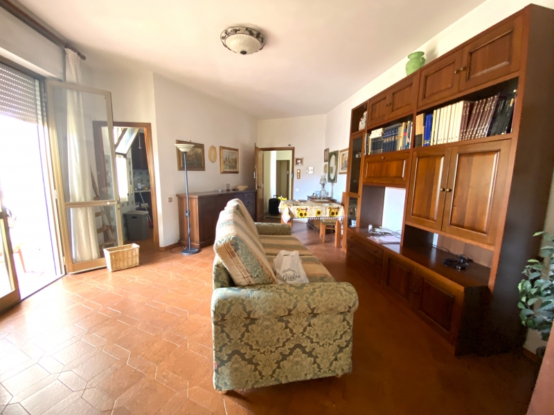 Trilocale con terrazzo a Montecatini-Terme