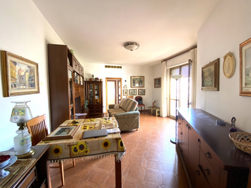 Trilocale con terrazzo a Montecatini-Terme