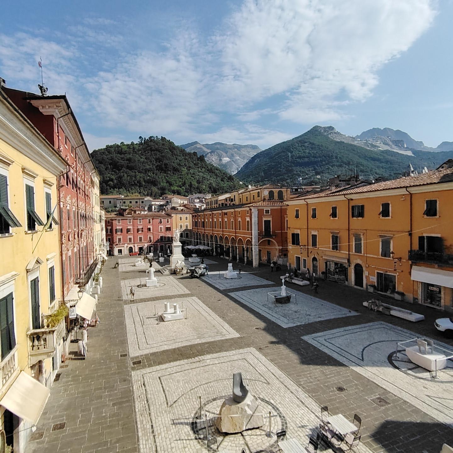 Negozio in affitto a Carrara