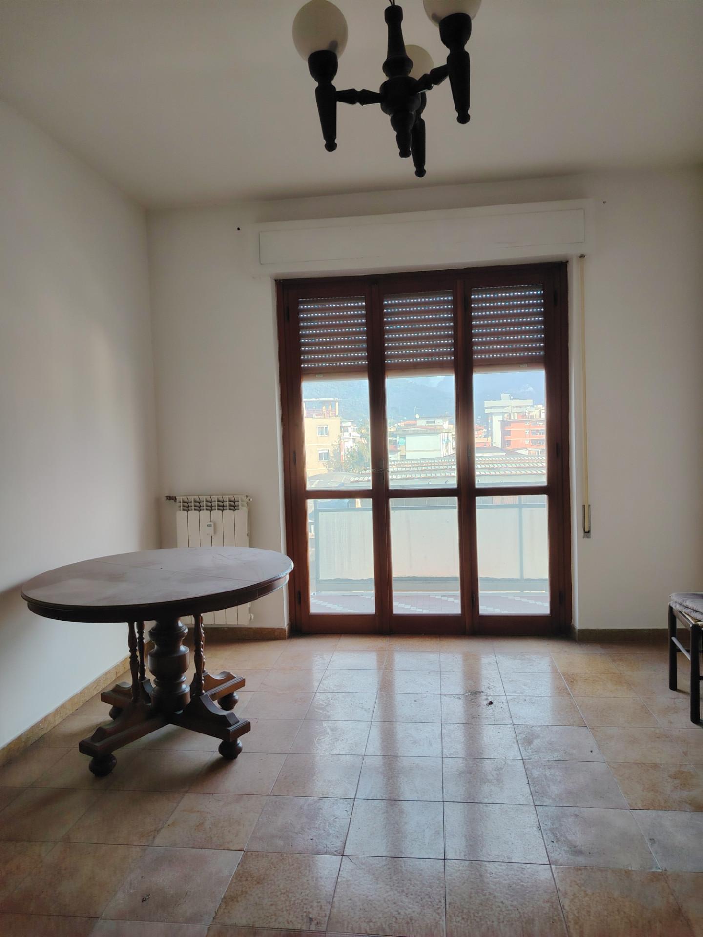 Appartamento da ristrutturare, Carrara marina di