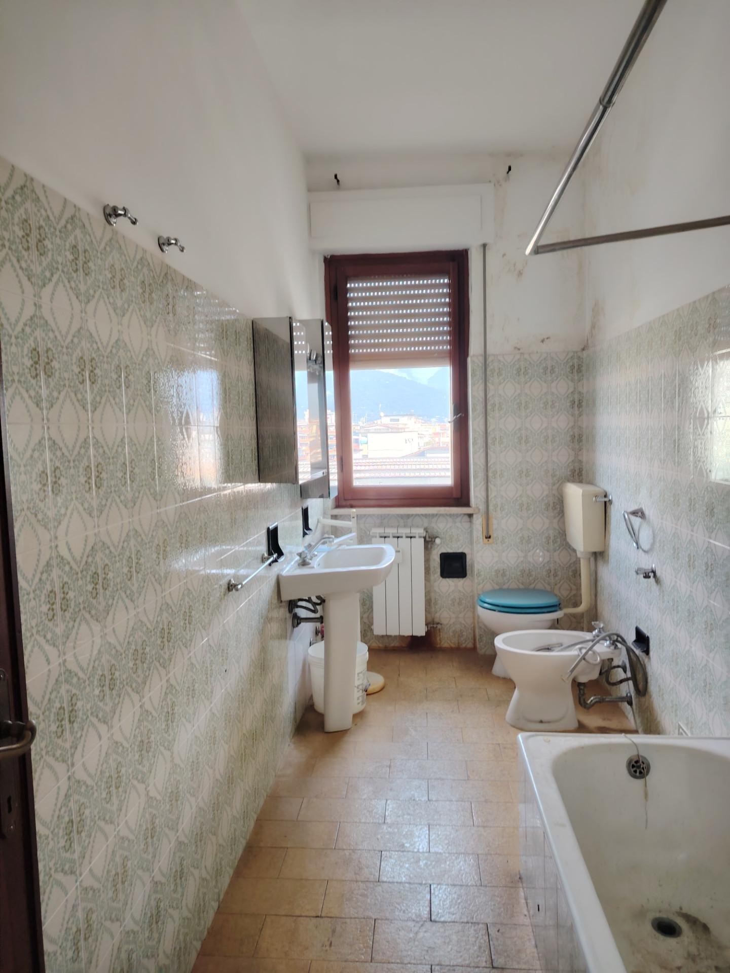 Appartamento da ristrutturare, Carrara marina di