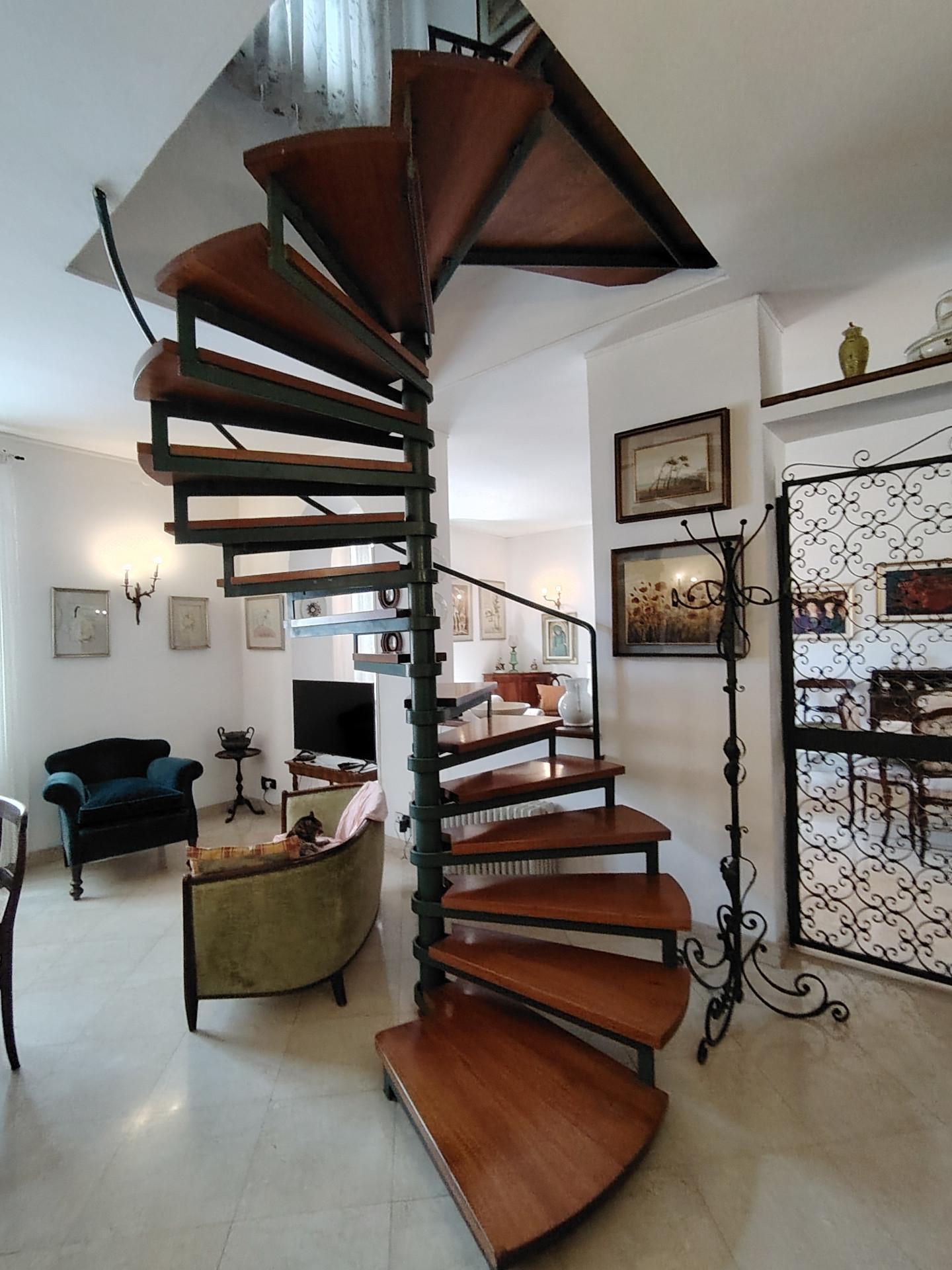 Appartamento con terrazzo a Carrara