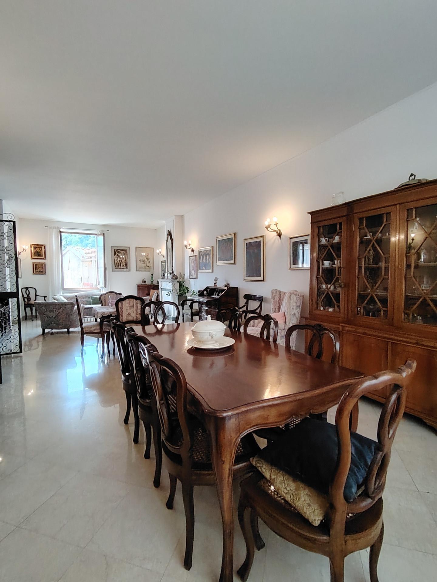 Appartamento con terrazzo a Carrara