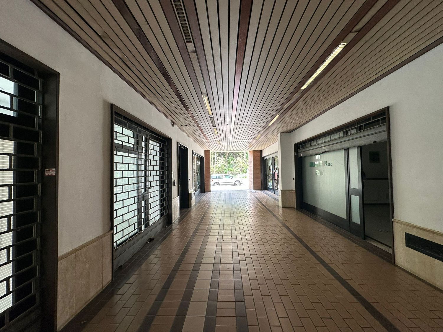 Locale commerciale in affitto in via via pietro nenni 6, Marino