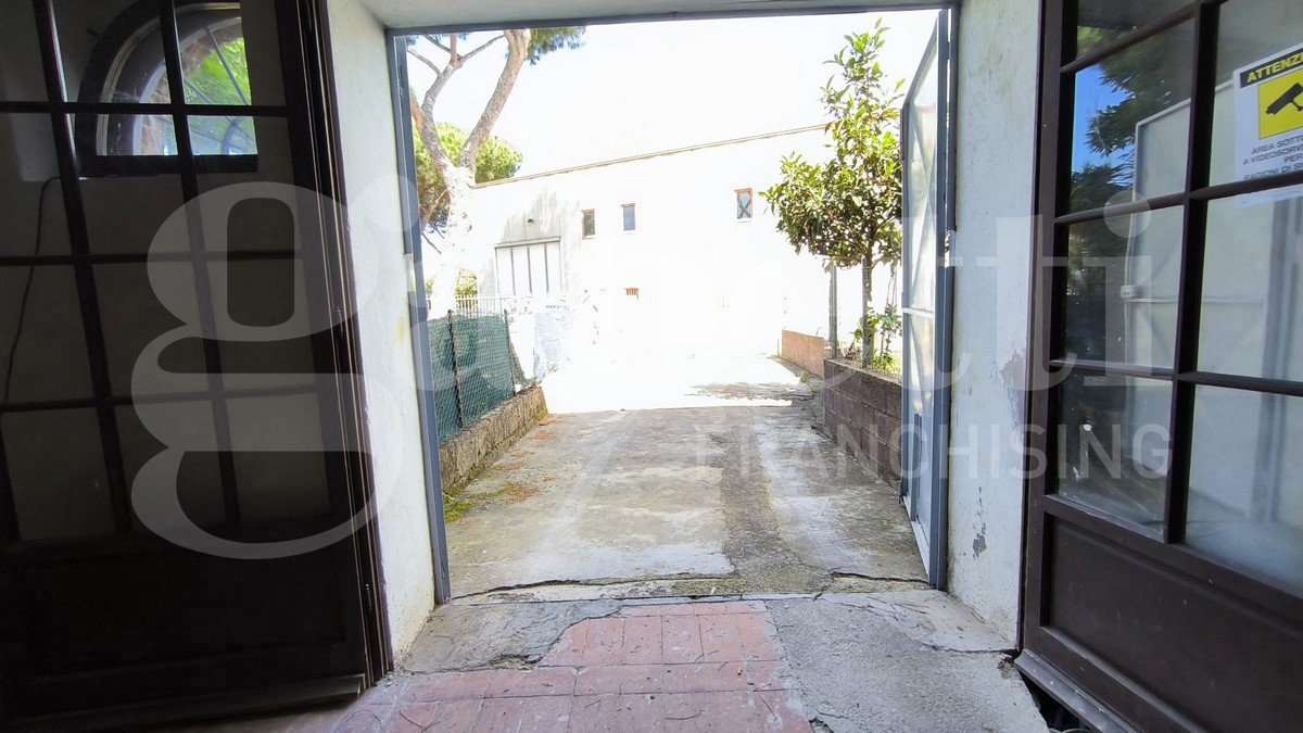 Magazzino in vendita a Follonica