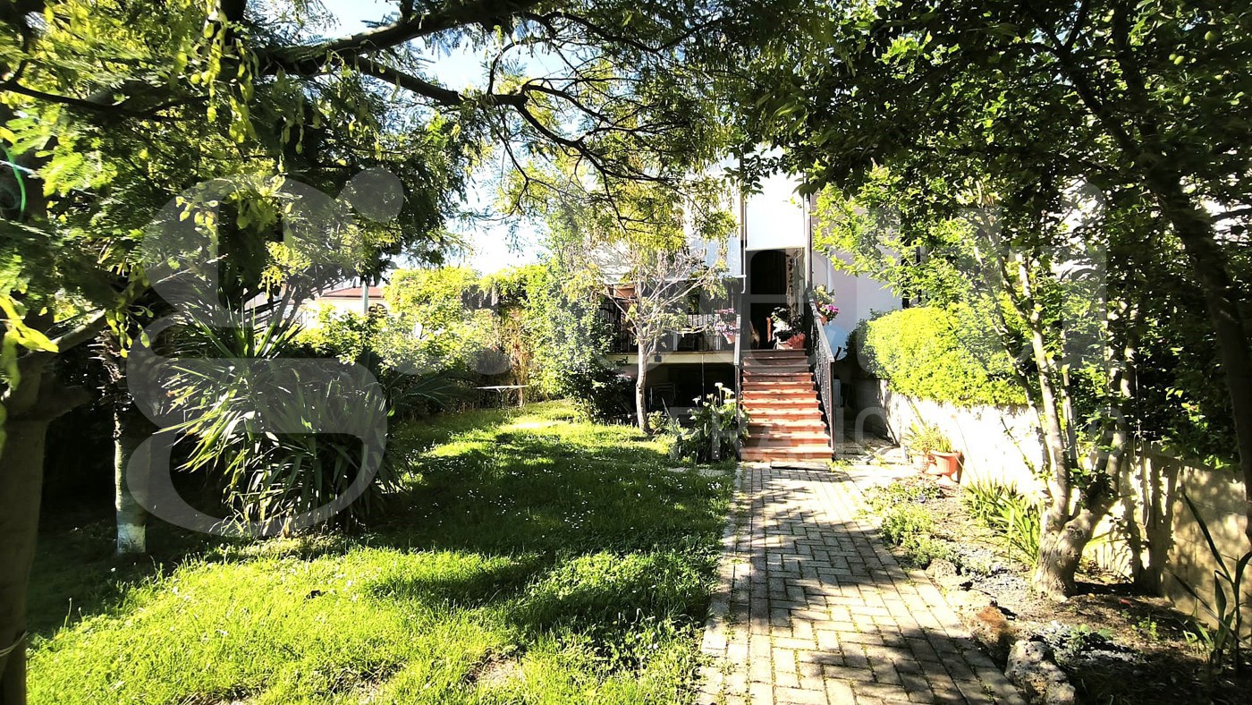 Villa con giardino a Scarlino