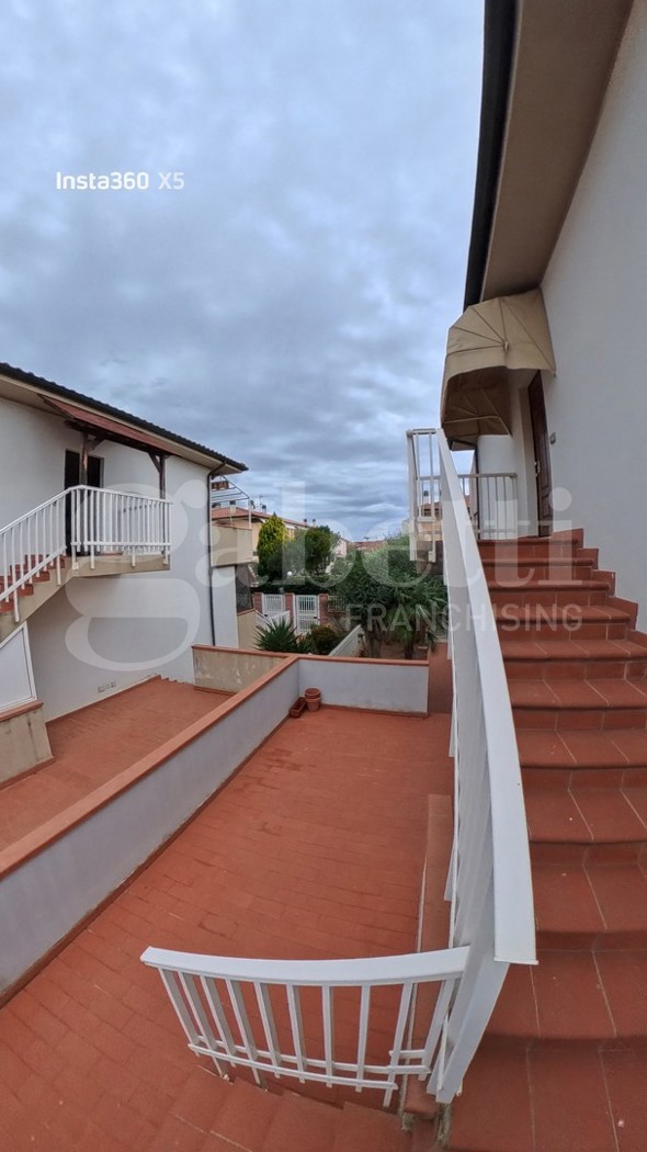 Quadrilocale con giardino a Follonica