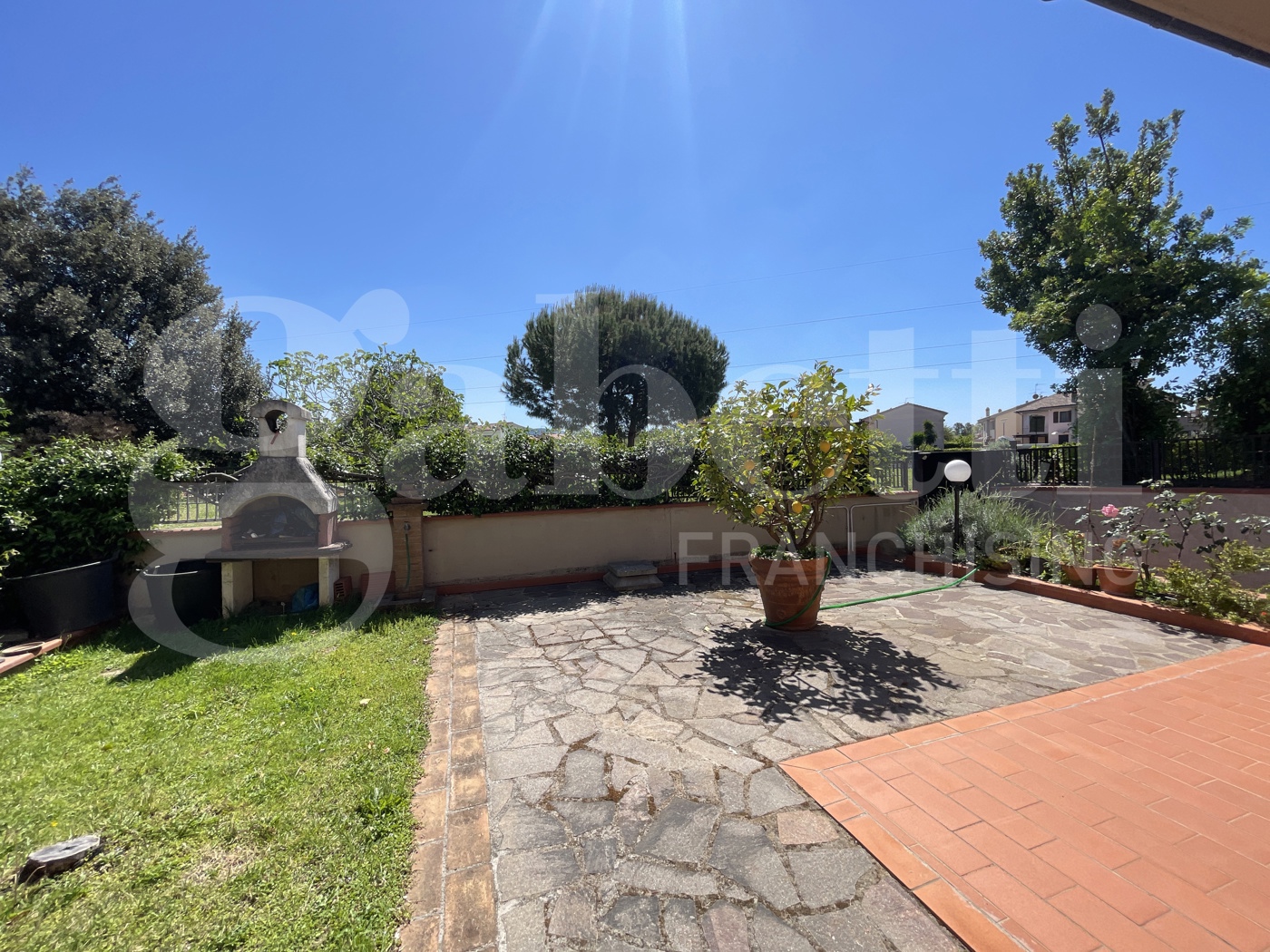 Villa Bifamiliare con giardino a Follonica