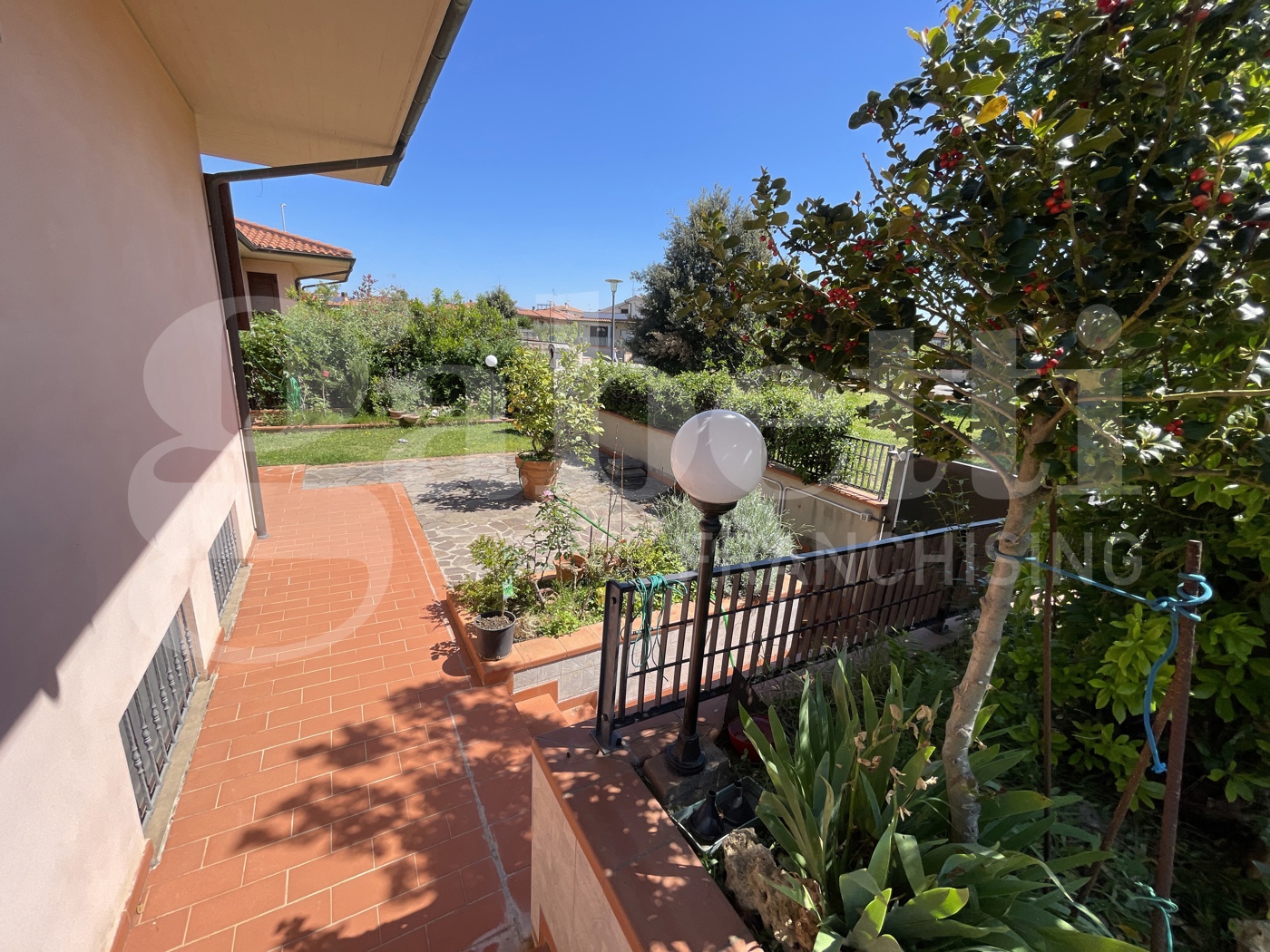 Villa Bifamiliare con giardino a Follonica