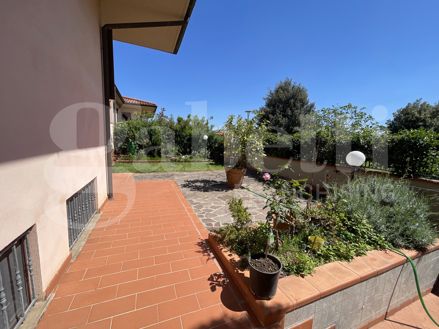 Villa Bifamiliare con giardino a Follonica