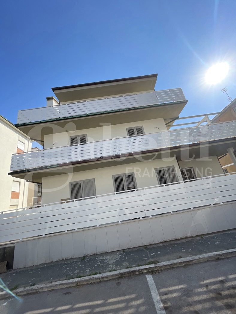 Box/Garage 40mq con giardino a Follonica