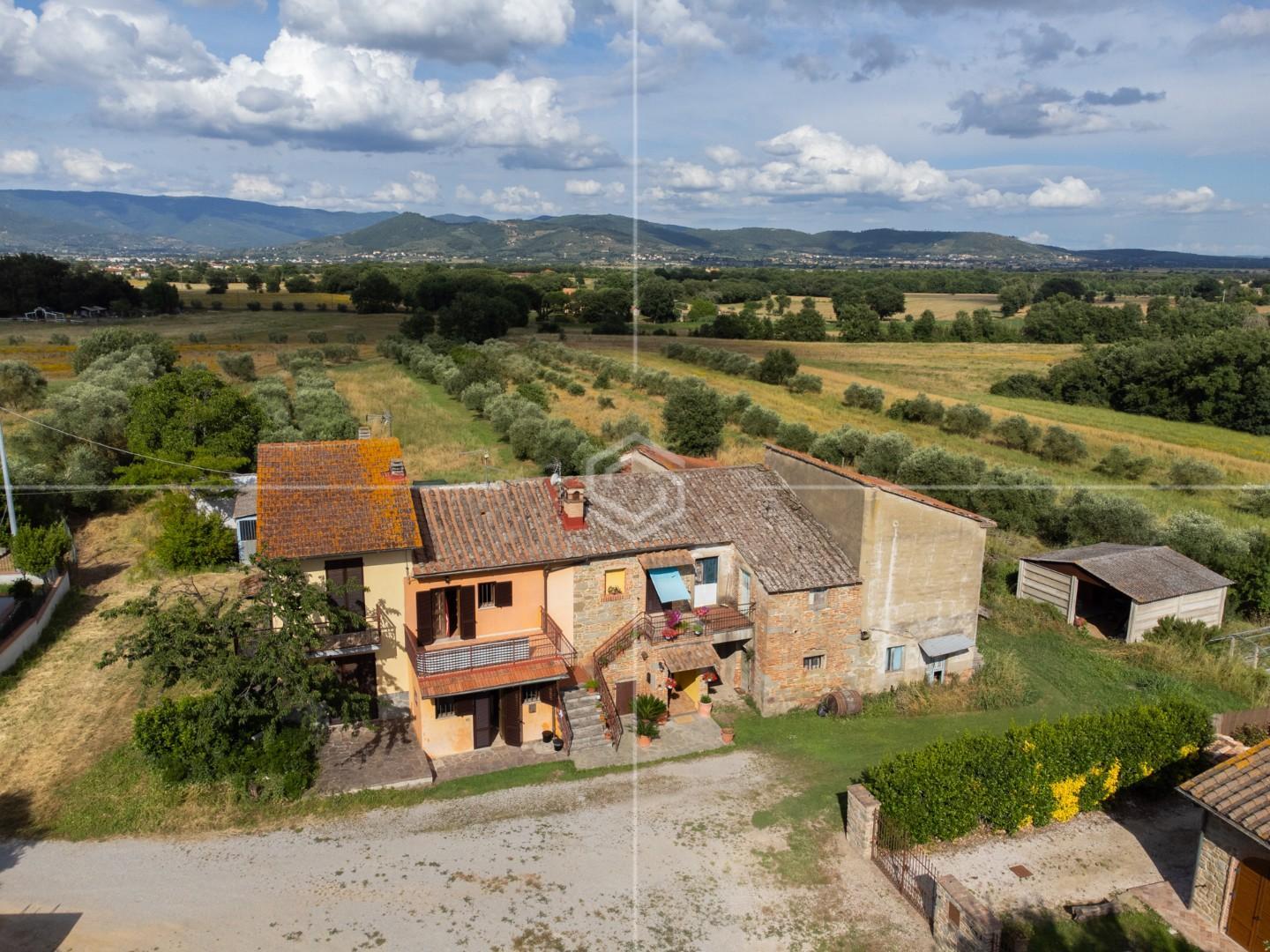 Casa indipendente in vendita a Cortona