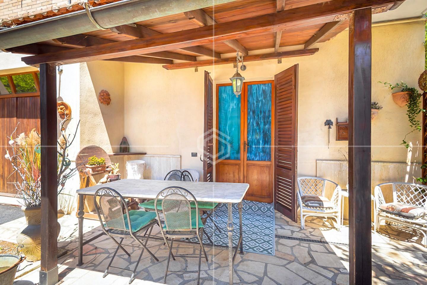 Villa Trifamiliari con giardino a Volterra