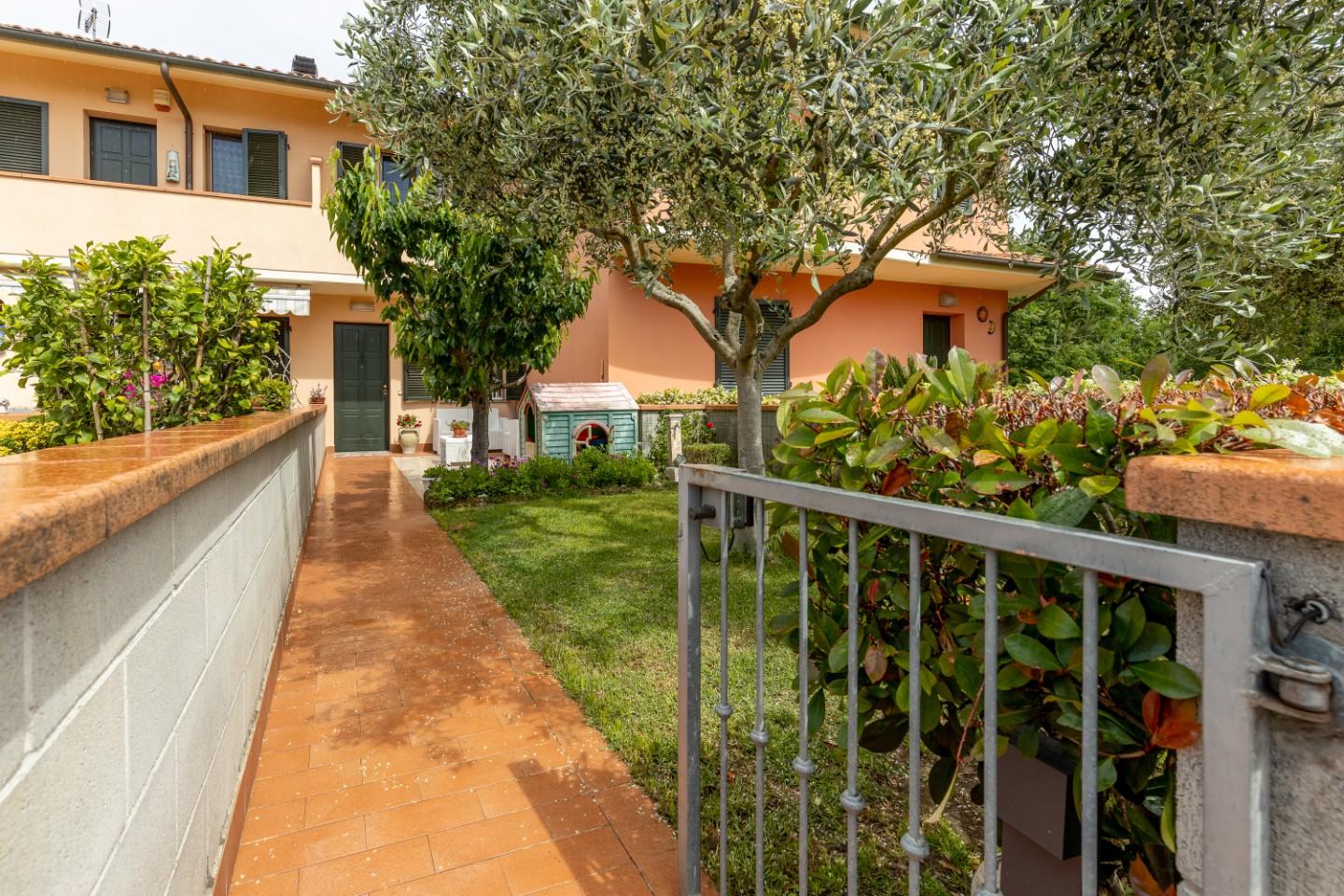 Villa con giardino a Santa Maria a Monte