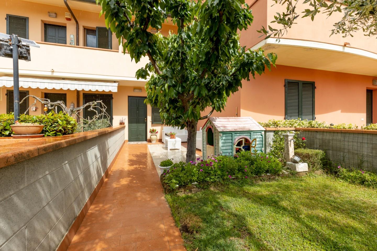 Villa con giardino a Santa Maria a Monte