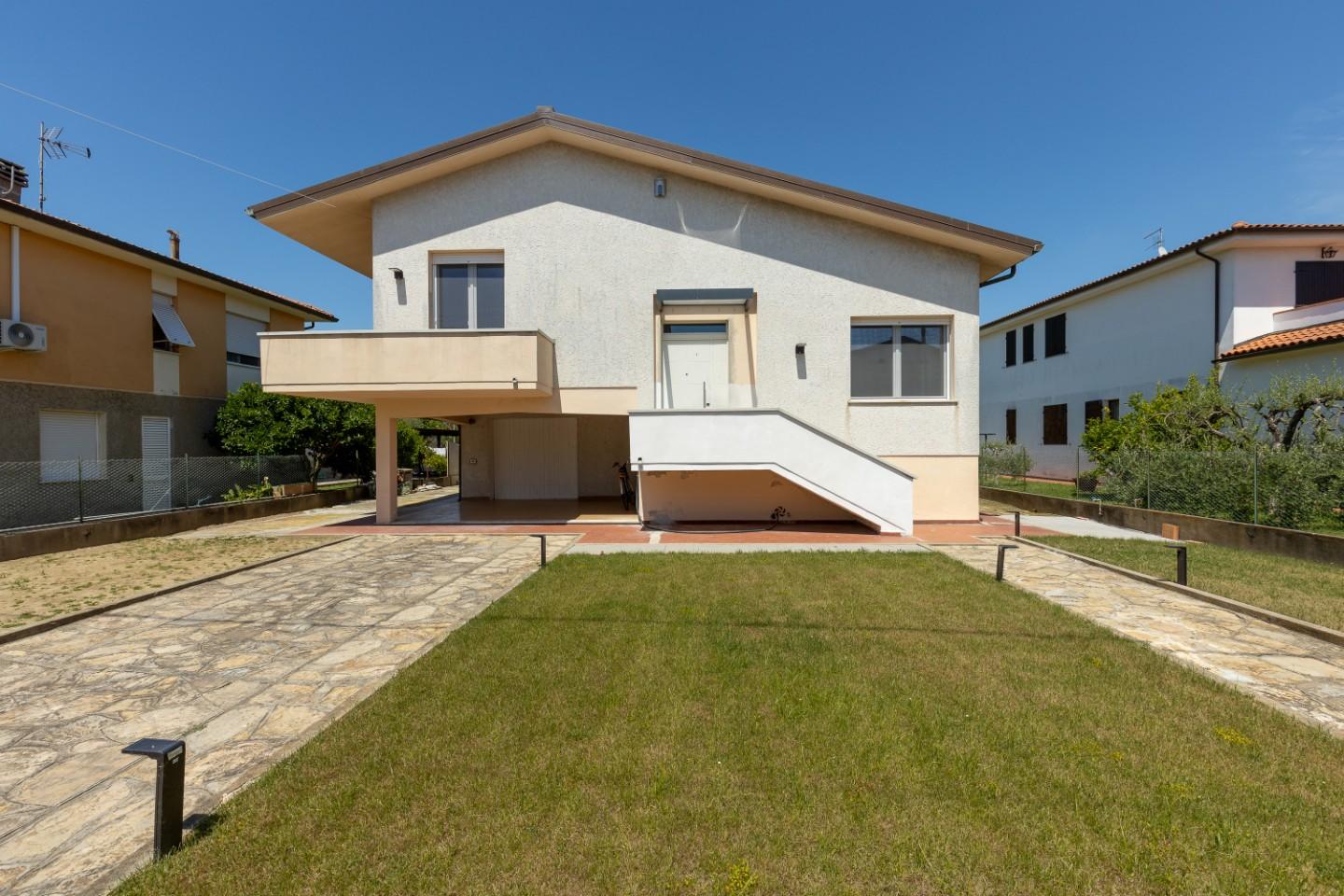 Villa con giardino, Cascina visignano