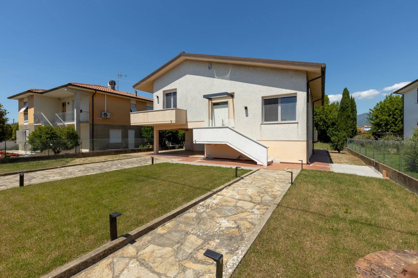 Villa con giardino, Cascina visignano