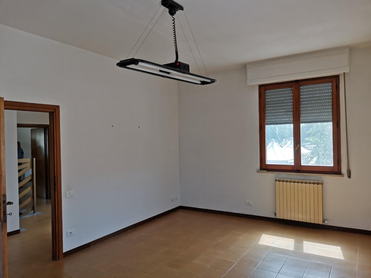 Ufficio in affitto, Colle di Val d'Elsa campolungo