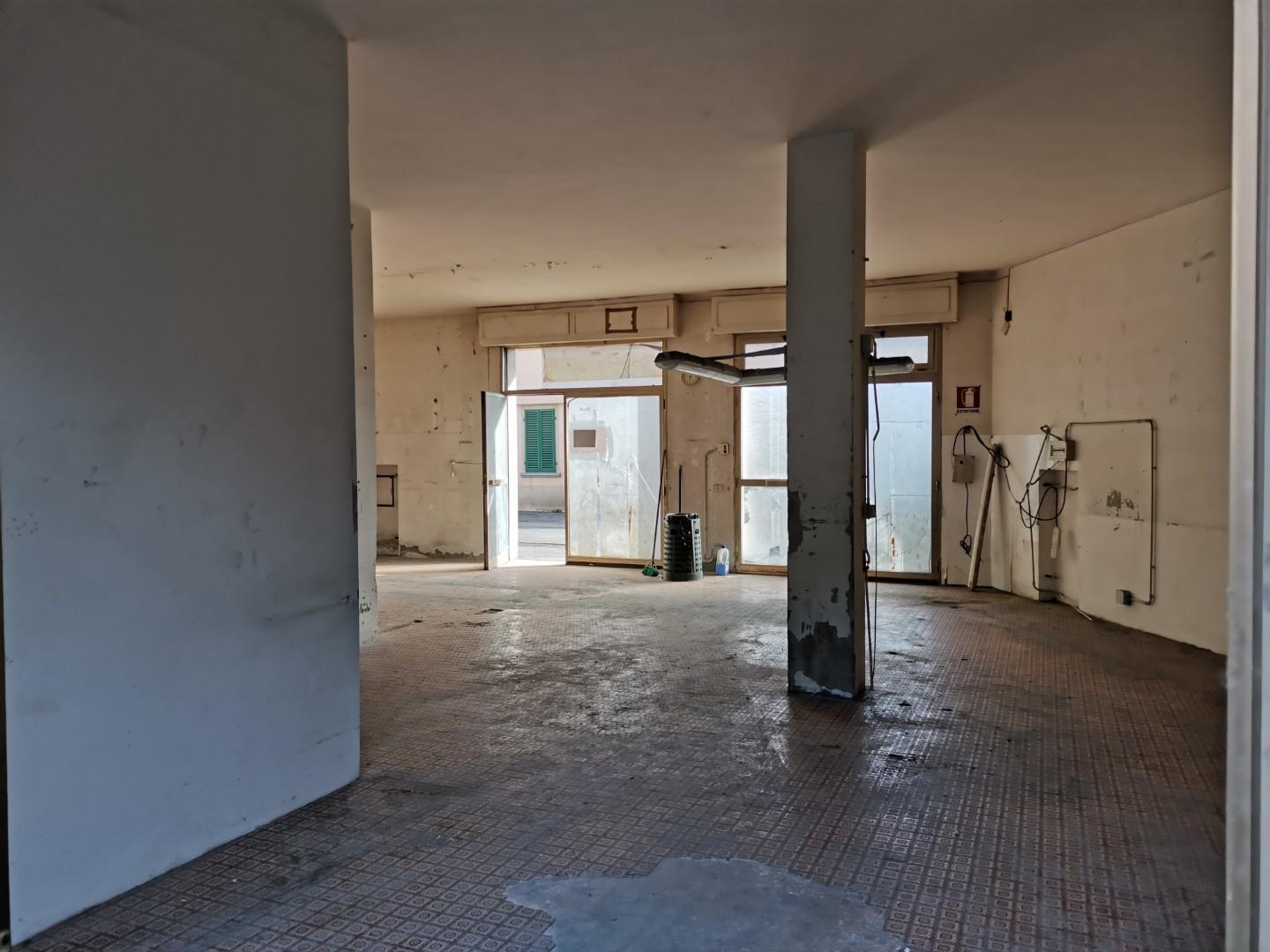Locale commerciale in vendita, Poggibonsi via s. caterina (rione orti)