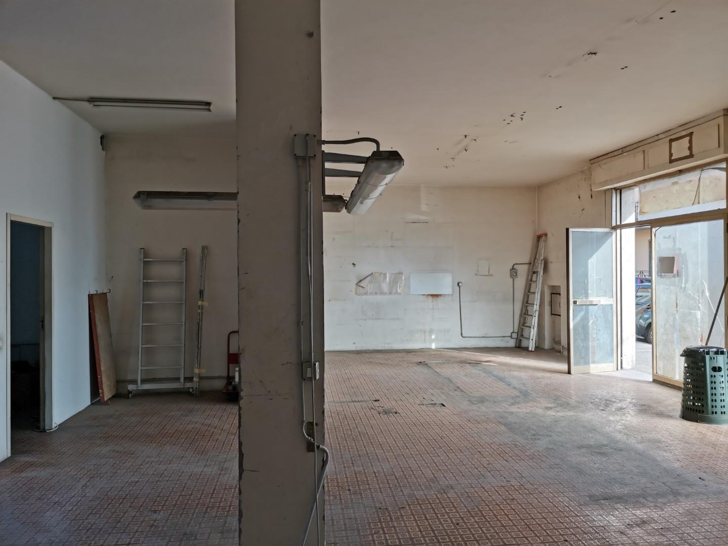 Locale commerciale in vendita, Poggibonsi via s. caterina (rione orti)