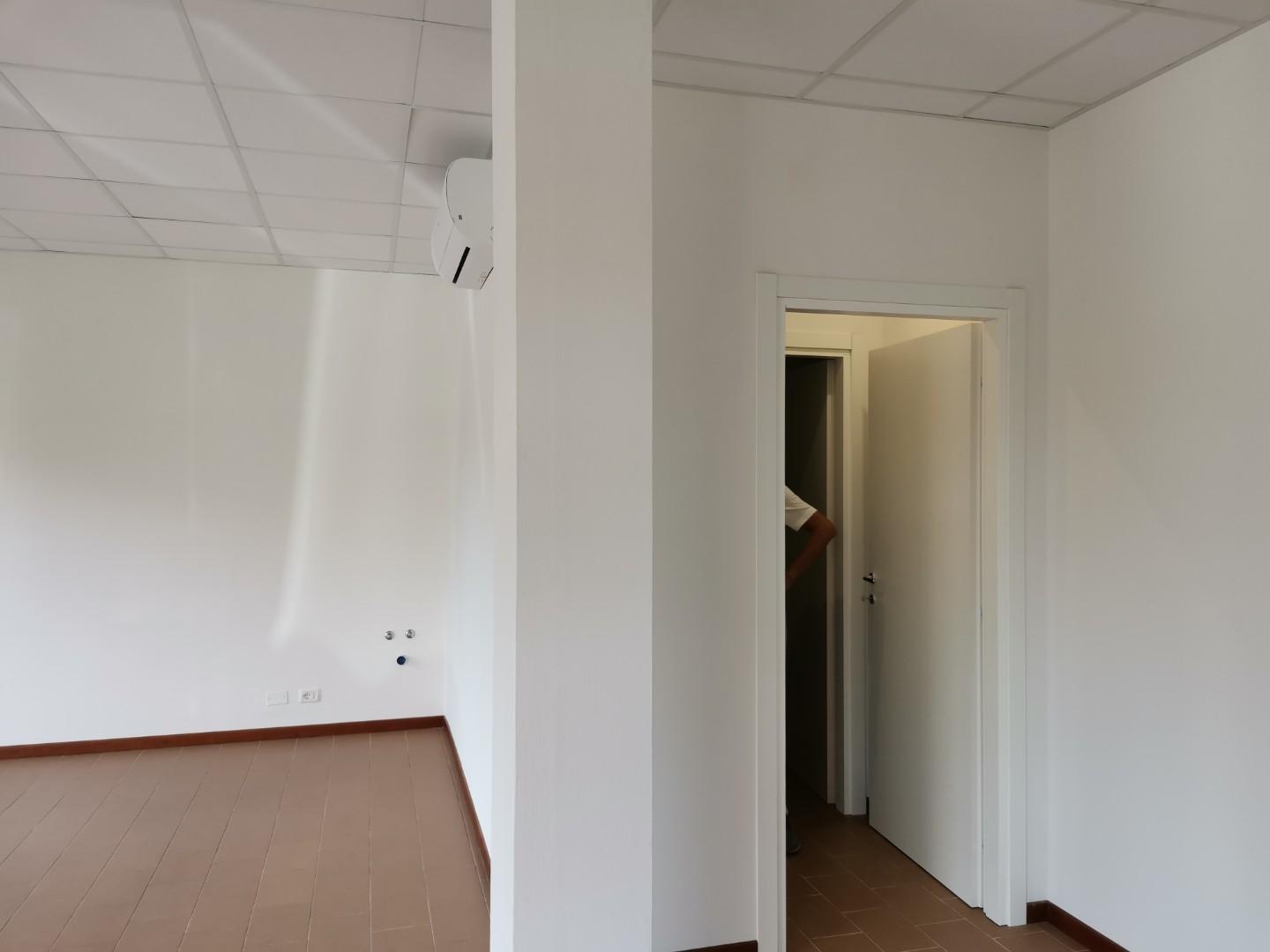 Locale commerciale in affitto a Poggibonsi