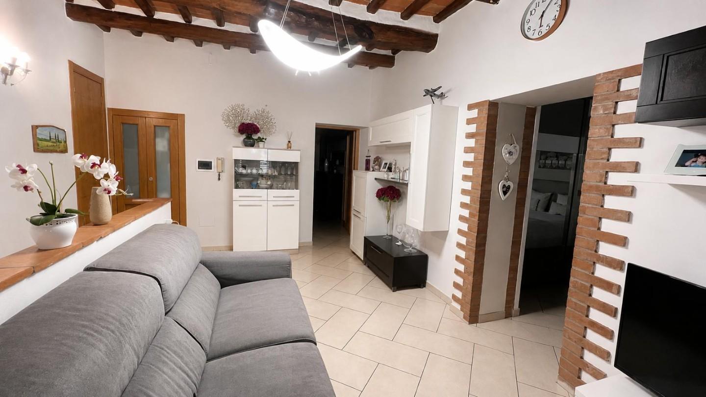 Appartamento ristrutturato, Colle di Val d'Elsa zona centro,colle bassa