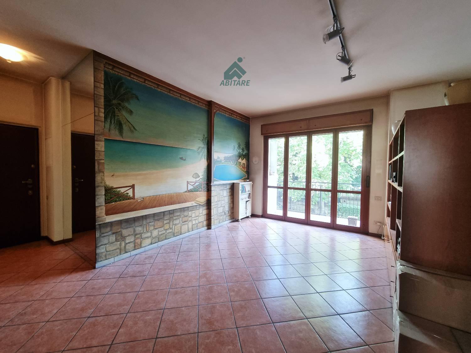 Trilocale con box a Milano