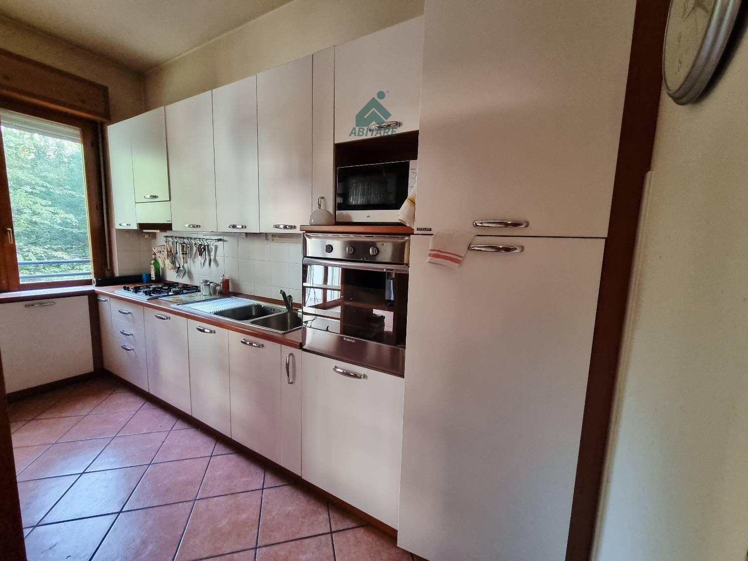 Trilocale con box a Milano