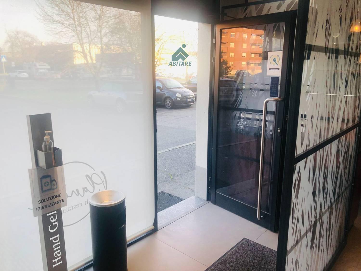 Attivit commerciale Ristorante e pizzeria con box doppio a Senago