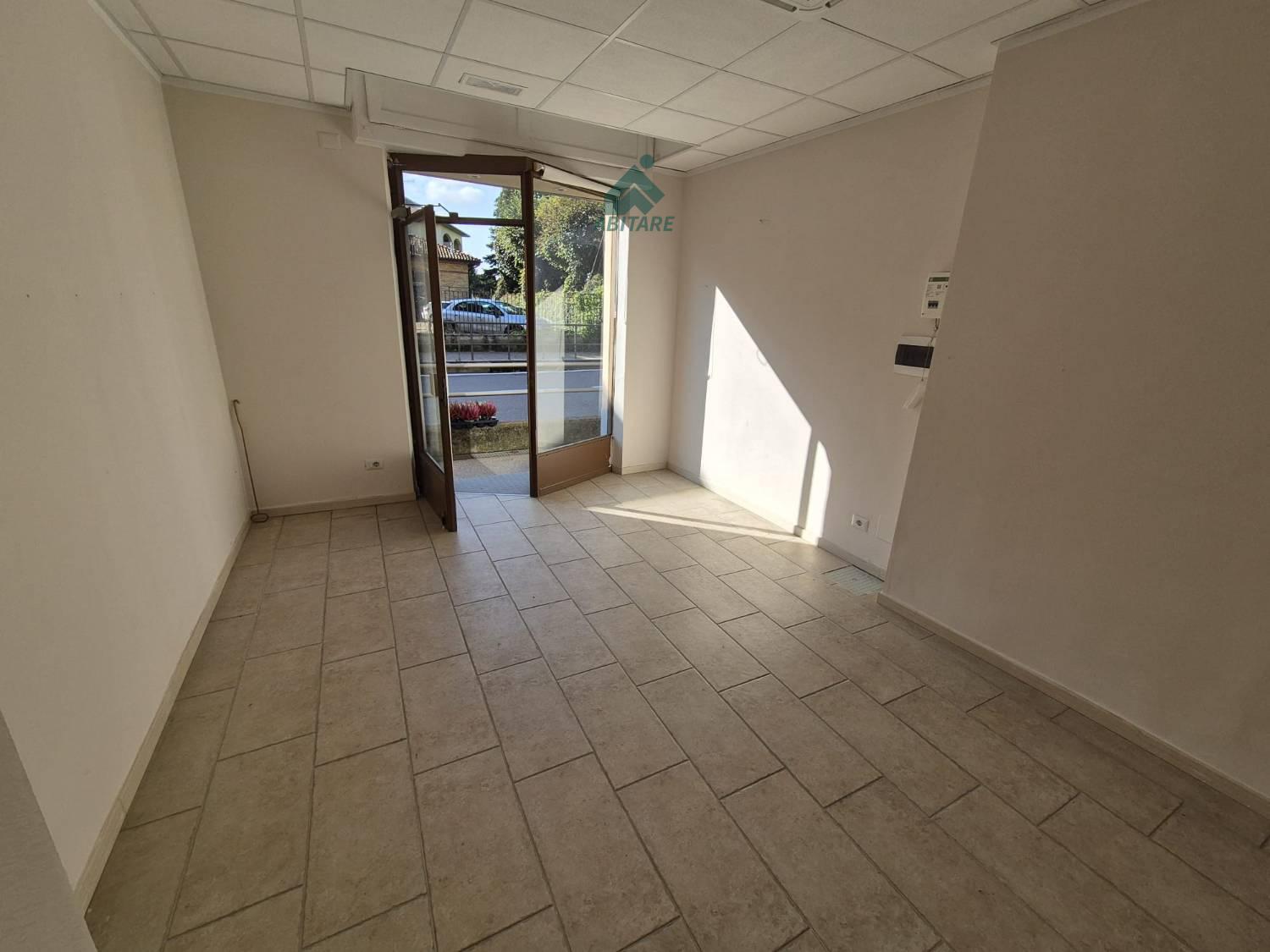 Negozio in affitto a Cantello