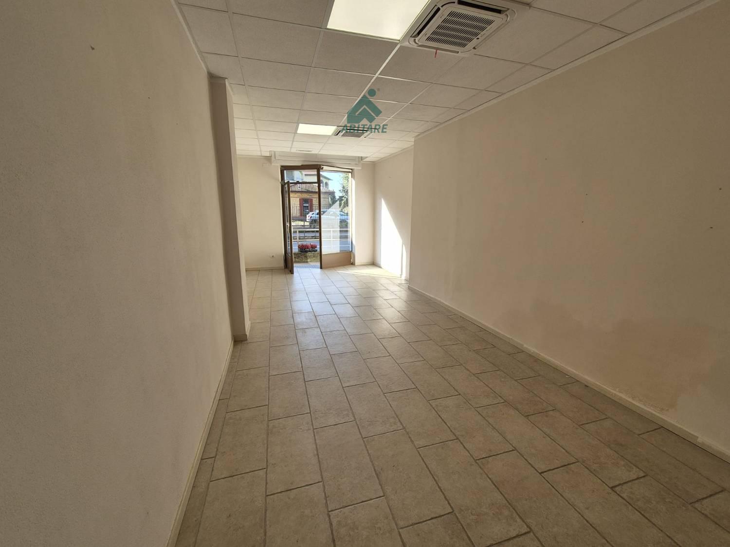 Negozio in affitto a Cantello