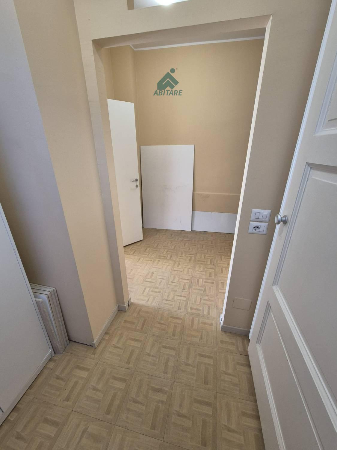 Negozio in affitto a Cantello